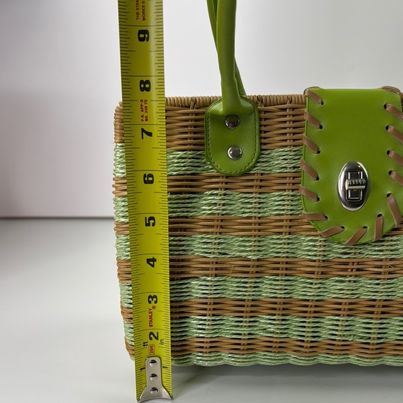 Rachel Chic Woven Wicker Handbag with Green Accents - Picture 4 of 7